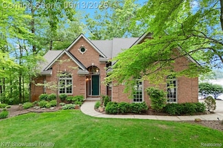 3241 Governors Ln, Commerce Township, MI 48390