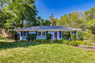820 Sunset Rd, Wheaton, IL 60189