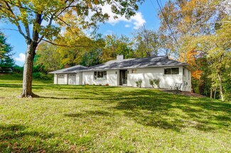 1911 Safari Dr, Cincinnati, OH 45231