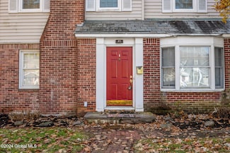 30 Buckingham Dr, Albany, NY 12208