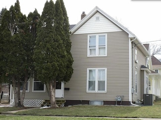 827 W 7th St, Waterloo, IA 50702