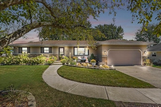 922 Maxwell Ct, Crown Point, IN 46307