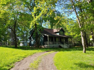 140 Lake Rd, Canadensis, PA 18325