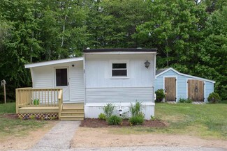 37 Willow St, Tilton, NH 03276
