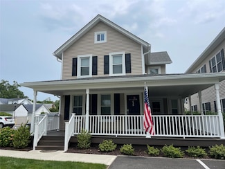 49 B Park Ave, Amityville, NY 11701