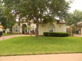 219 Oriole Ln, Laredo, TX 78045