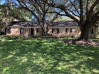 2608 Myatt Ln, El Campo, TX 77437