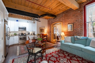 470 Silver St Unit 204, Manchester, NH 03103