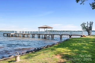 8293 Luckey Point Rd, Denver, NC 28037