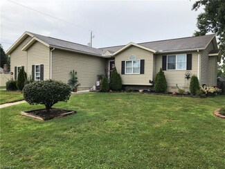 223 E 9th St, Uhrichsville, OH 44683