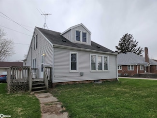 615 S 8th Ave W, Newton, IA 50208