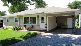 113 S 8th St SE, Clay City, IL 62824