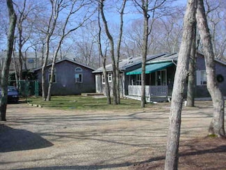 35 Breakdown Ln, Oak Bluffs, MA 02557