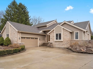 1008 Hidden Ln, Rochester Hills, MI 48309