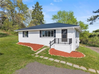 54 Devils Den Rd, Burgettstown, PA 15021