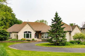 827 E Lakeview Rd, Hustisford, WI 53034