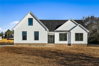 163 Hope Rd, Gray Court, SC 29645