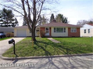 609 N 3rd St, La Crescent, MN 55947