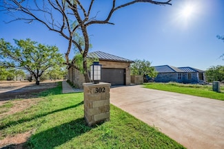 302 Parallel Cir, Horseshoe Bay, TX 78657