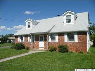 17 Jessica Place, Monmouth Beach, NJ 07750