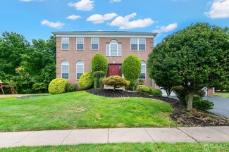 38 Village Rd, Kendall Park, NJ 08824