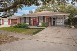 2141 Esplanade Place, Gretna, LA 70056