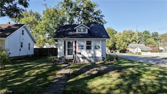 100 Meadow Ct, Barberton, OH 44203