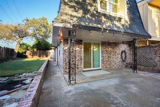 2825 Summit View Dr, Bedford, TX 76021