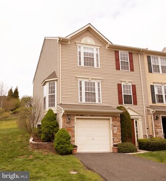 13 Creekside Dr, Pottstown, PA 19464