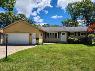 3434 Chippewa Dr, Norton Shores, MI 49441
