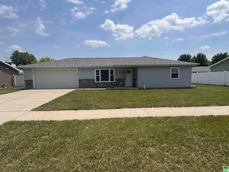 1920 Beck St, Sioux City, IA 51109