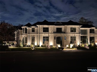 645 Summit St, Englewood Cliffs, NJ 07632