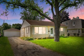 2703 Campbell St, Rolling Meadows, IL 60008