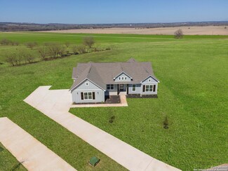 310 Venado Oaks, Castroville, TX 78009