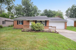 12161 Della Dr, Brighton, MI 48114