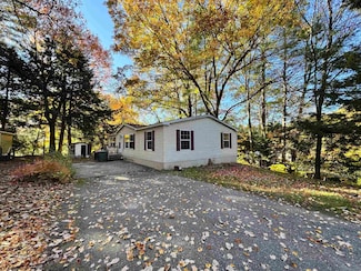 50 Willow Cir, White River Junction, VT 05001