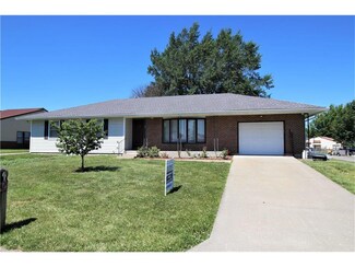 202 S Sunset Hills Dr, Concordia, MO 64020