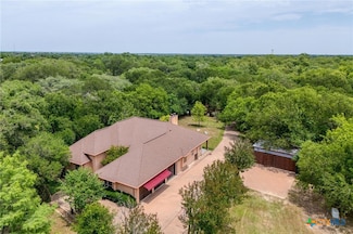 200 Red Bird Ln, Kingsbury, TX 78638
