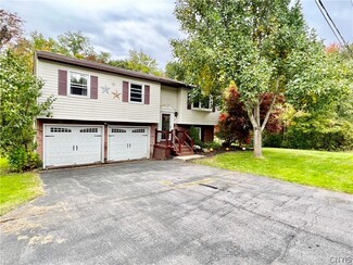 42 Hillcrest Dr, Oswego, NY 13126