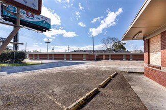 17 Westbank Expy, Gretna, LA 70053
