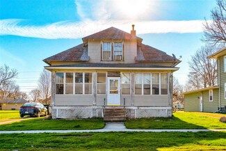 305 N Ellis St, Keota, IA 52248