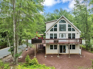318 N Arrow Dr, Pocono Lake, PA 18347