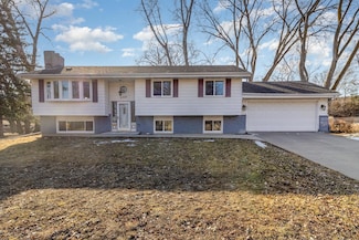 5305 Greenview Ln, Golden Valley, MN 55422