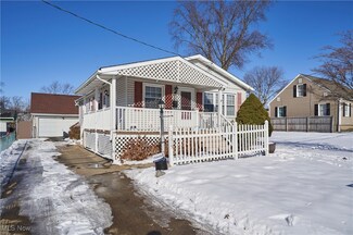 1279 Stratford St, Barberton, OH 44203