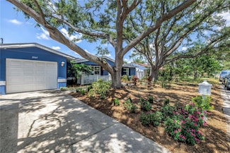 5947 46th Ave N, Kenneth City, FL 33709