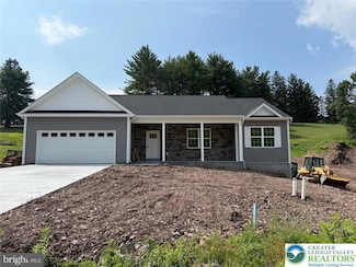 8 Country Club Rd, Ashland, PA 17921