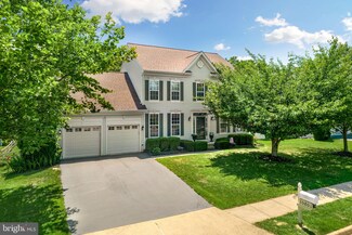 35801 Park Heights Cir, Round Hill, VA 20141