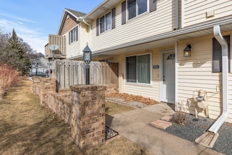 7560 15th Street Ln N, Saint Paul, MN 55128