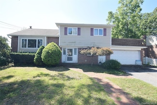 104 Woods Rd, North Babylon, NY 11703