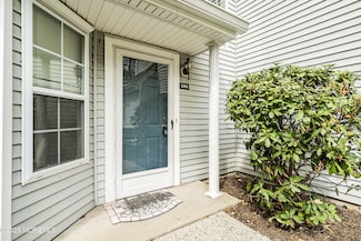 2304 Wendover Dr, Pompton Plains, NJ 07444